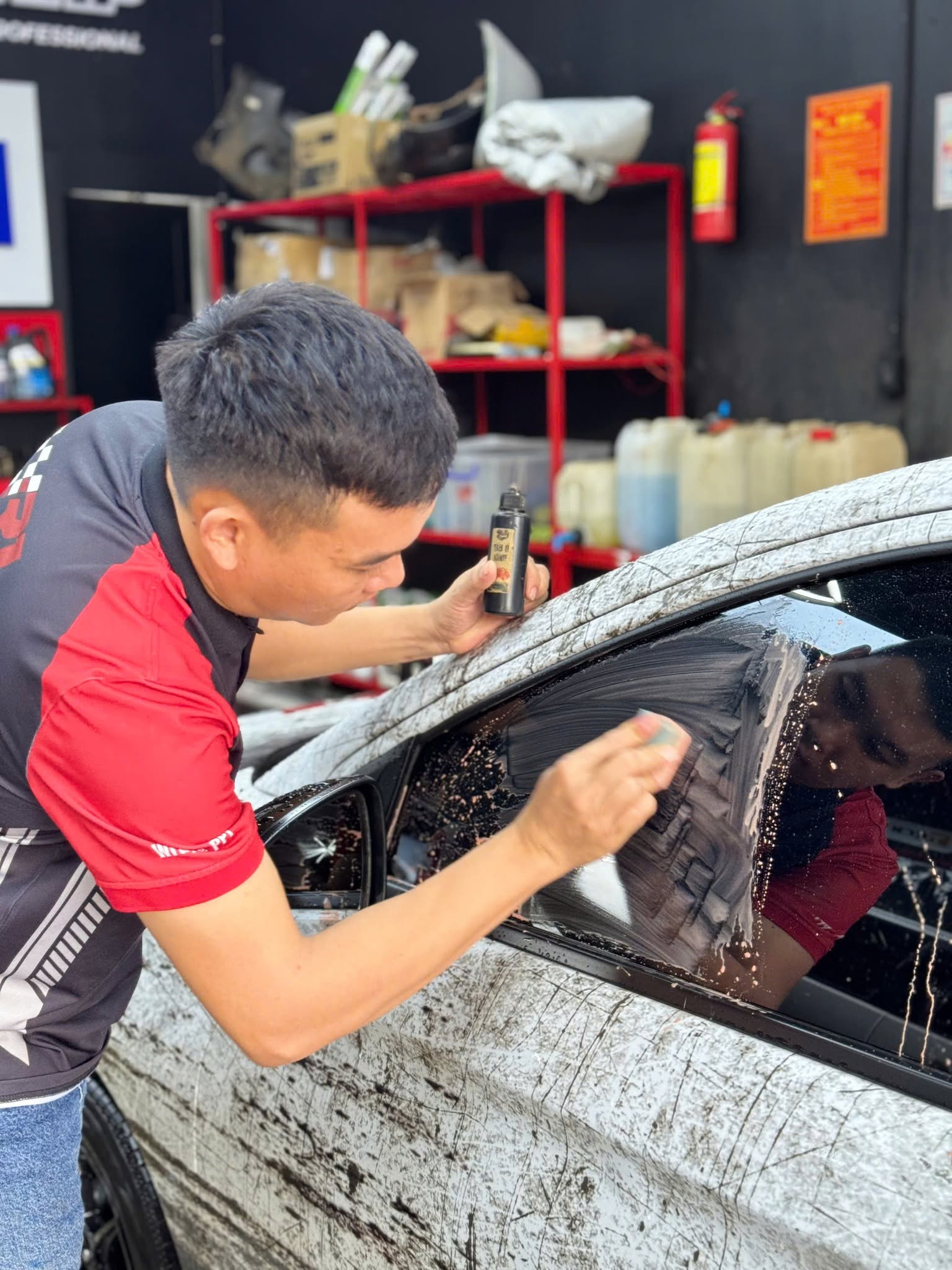 Đừng để những vết ố làm lu mờ ánh nhìn của bạn.” - Image 2